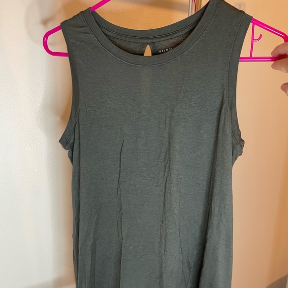Women’s Halogen sleeveless shirt - Picture 2 of 2